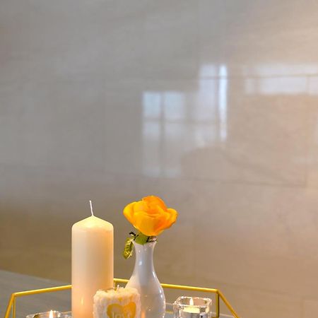 فنادق موفنبيك سفاكس صفاقس‎ المظهر الخارجي الصورة Candle and rose at the memorial service for victims of the 2011 Christchurch earthquake