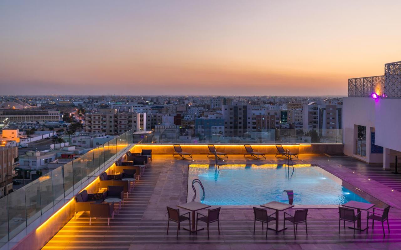 فنادق موفنبيك سفاكس صفاقس‎ المظهر الخارجي الصورة Rooftop pool at the hotel