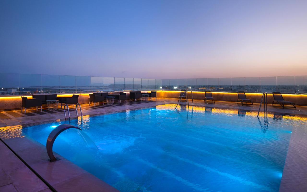 فنادق موفنبيك سفاكس صفاقس‎ المظهر الخارجي الصورة The pool at the rooftop bar